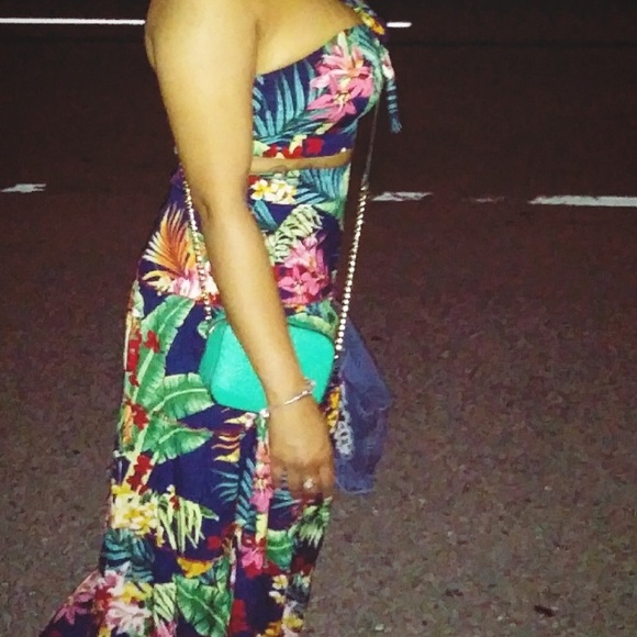 Floral Two Piece - Picture 5 of 6